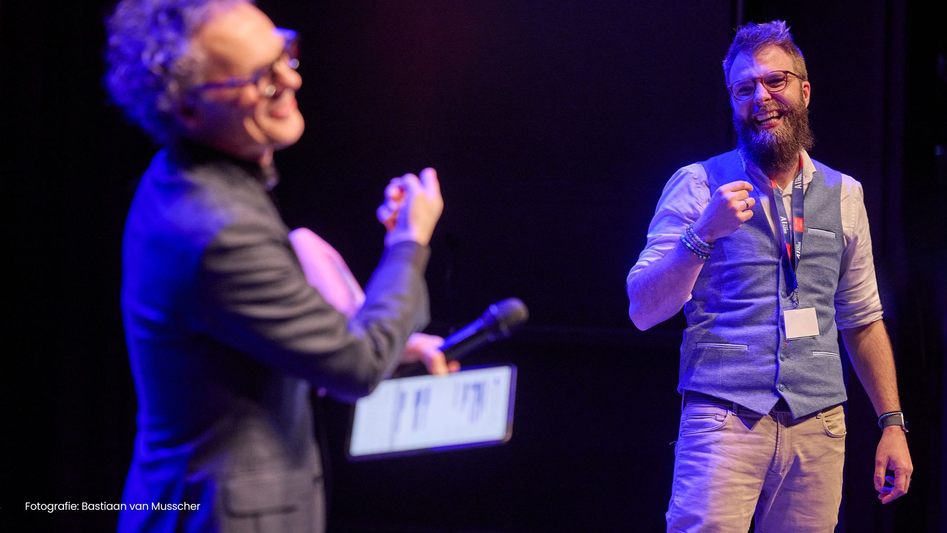 Hendrik van Zwol op het podium tijdens een AI-lezing